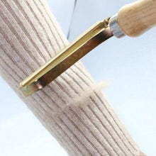 Load image into Gallery viewer, LintOutâ„¢ Portable Lint Remover